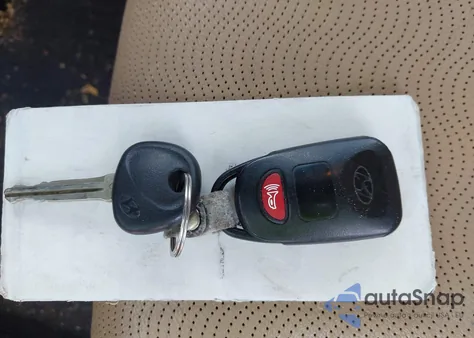 2013 Hyundai Elantra Limited z USA, uszkodzony, nr VIN KMHDH4AEXDU689728